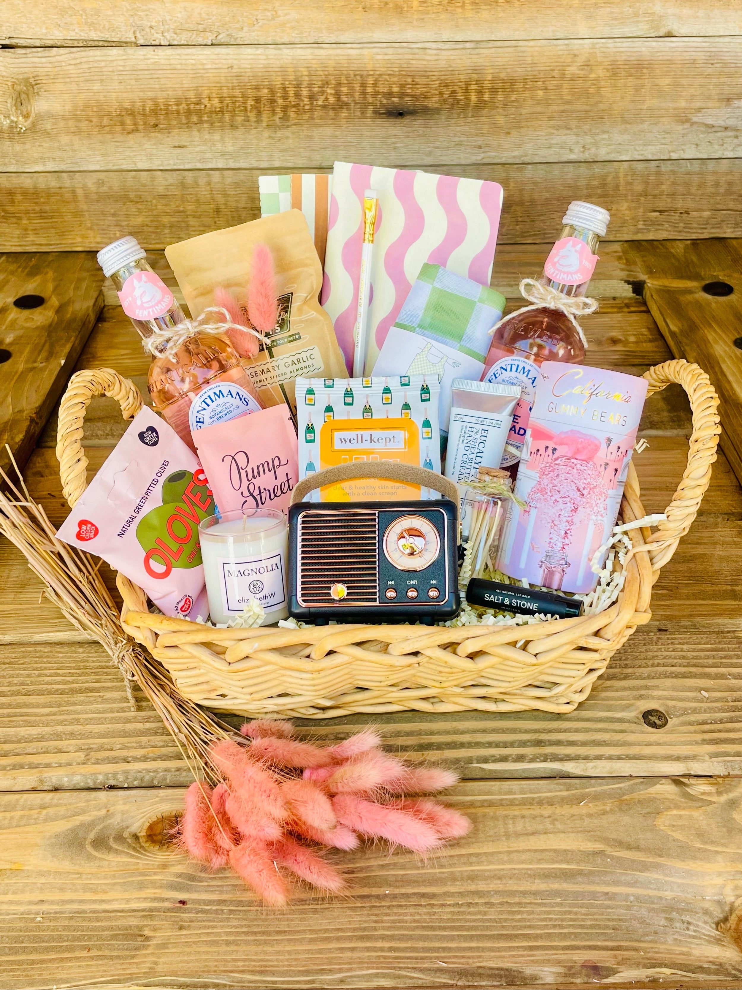 Gift Basket Gifts To Give To Your Girl Best Friend Best Gifts Best