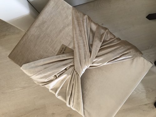 Mobile_Gift_Wrap_Kim_Kardashian_2.jpg