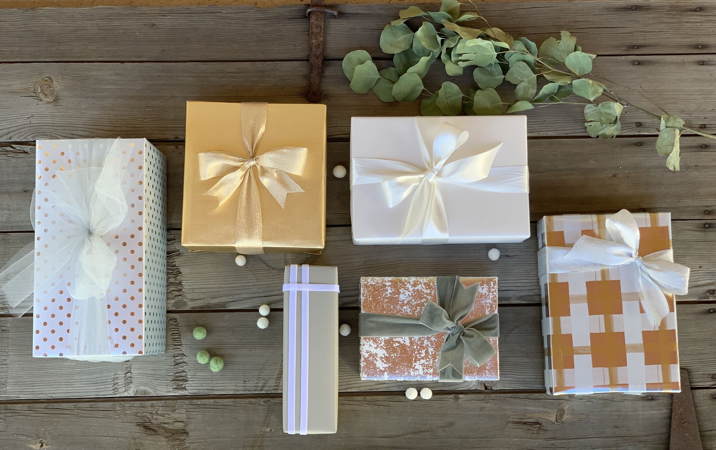 Mobile_Gift_Wrap_Nifty_Package_Co_Holiday_gold_2024_1.jpg