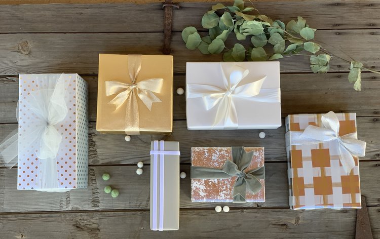 Mobile_Gift_Wrap_Nifty_Package_Co_Holiday_gold_2024_ba3efbfc-1b41-4248-b03d-8ae9d4d81da6.jpg