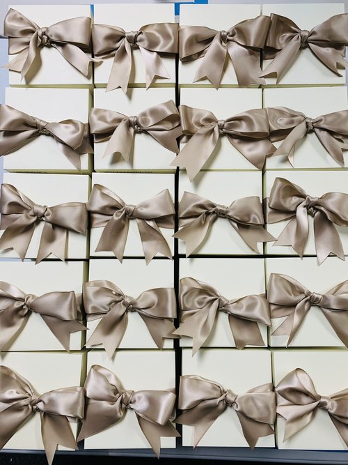 Mobile_Gift_Wrap_Nifty_Package_Co_MSA_5deca05e-5449-4ede-829d-0883acb52324.jpg