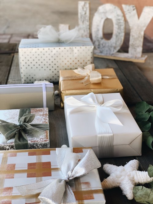 Mobile_Gift_Wrap_Nifty_Package_Co_Holiday_2024_silver.jpg