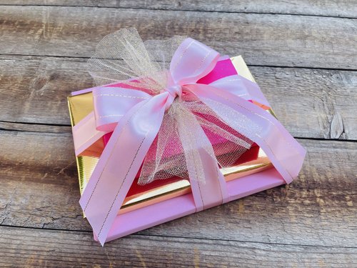 Mobile_Gift_Wrap_Nifty_Package_Co_Too_Faced_Cosmetics.jpg