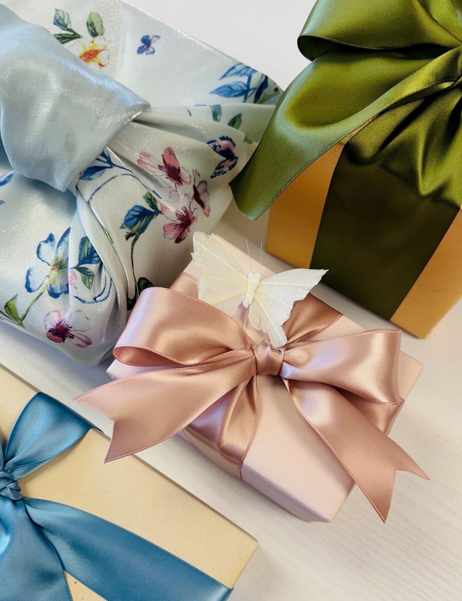 PRE ORDER🌸 The In Bloom Gift Wrap Experience Box~Inspired by Melania Trump, the FLOTUS - Nifty Package Co
