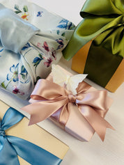 PRE ORDER🌸 The In Bloom Gift Wrap Experience Box~Inspired by Melania Trump, the FLOTUS - Nifty Package Co